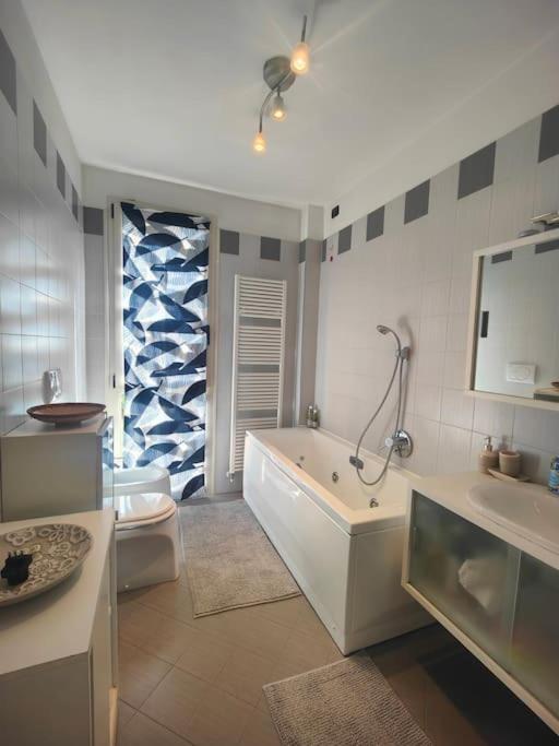 Glamour House, Comoda A Tutti I Servizi * Parma