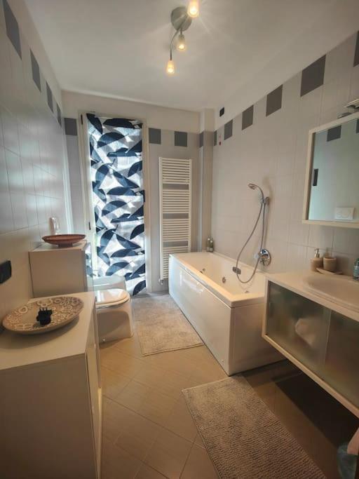 Glamour House, Comoda A Tutti I Servizi Parma